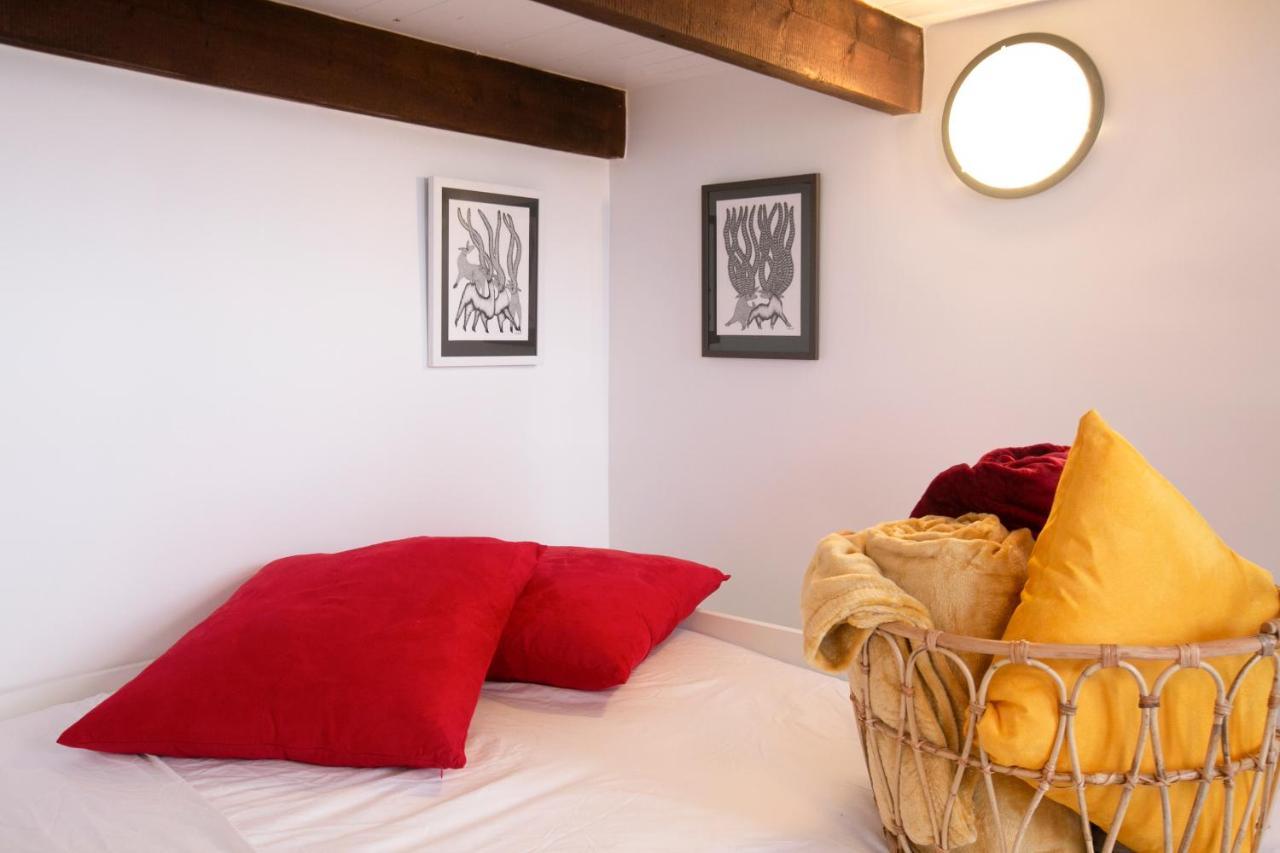 Authentic In Center Of Parisian Marais Apartment